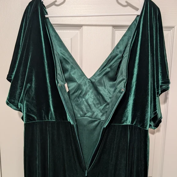 Revelry, Gwen Velvet Bridesmaid Dress, Size 20, Emerald, Formal A-Line Gown  - threedaughtersproperties.com